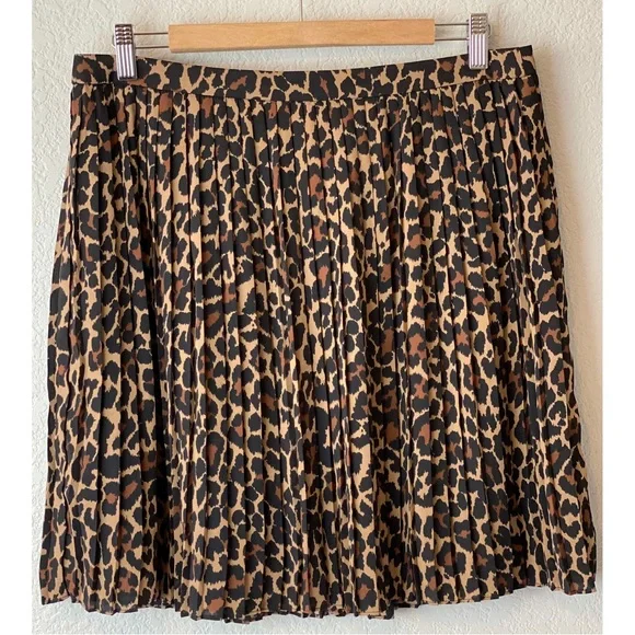 J.Crew Animal Print Pleated Skirt, size 10 - Picture 4 of 8